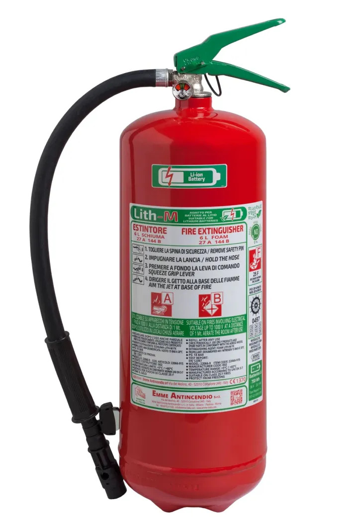 Video presentation Fluorine Free 6 L Foam Fire Extinguisher to stop the combustion of a lithium battery - 22066-915