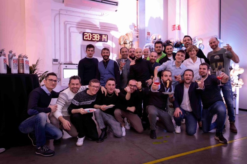 Nel cuore di questa stagione natalizia, desideriamo esprimere i nostri più calorosi auguri di Buon Natale e Felice Anno Nuovo al