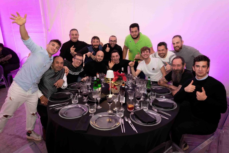 Nel cuore di questa stagione natalizia, desideriamo esprimere i nostri più calorosi auguri di Buon Natale e Felice Anno Nuovo al