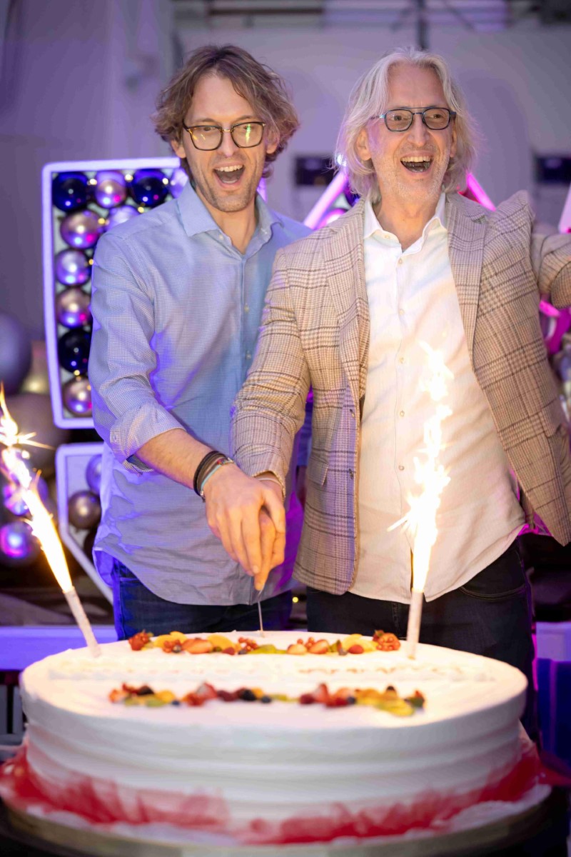 Nel cuore di questa stagione natalizia, desideriamo esprimere i nostri più calorosi auguri di Buon Natale e Felice Anno Nuovo al