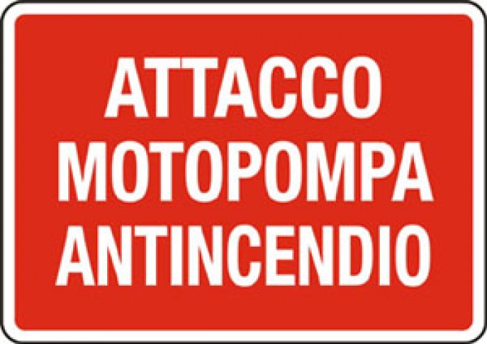 Cartello in alluminio formato mm 230x230 attacco motopompa antincendio (1339b)