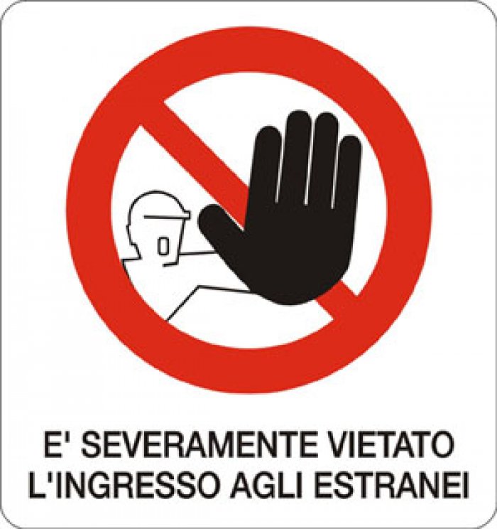 CARTELLO IN ALLUMINIO FORMATO MM 330X350 E' SEVERAM VIETATO INGR AGLI ESTR (564B)