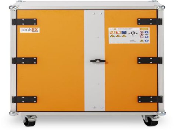 ARMADI DI STOCCAGGIO PER BATTERIE AL LITIO Versioni con piedini impilabili o ruote girevoli