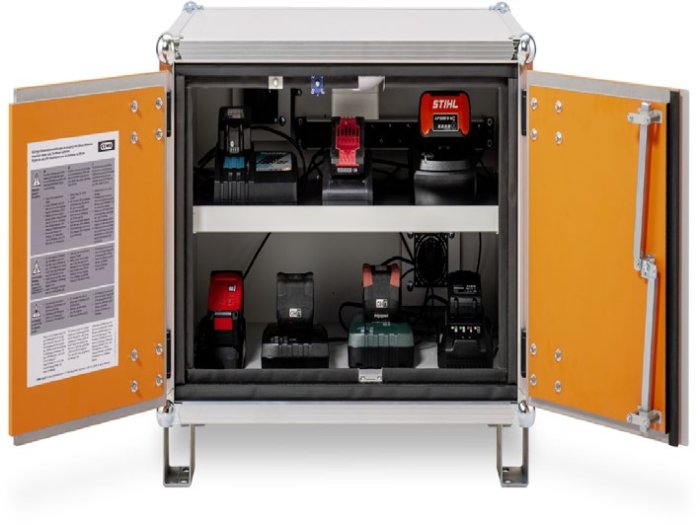 ARMADIO BASIC PER RICARICA BATTERIE AL LITIO Versione monofase con due ripiani e piedini impilabili