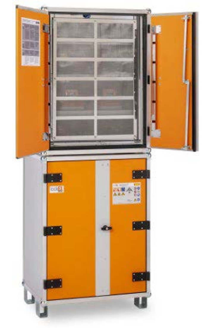 ARMADIO BASIC PER RICARICA BATTERIE AL LITIO Versione monofase a sviluppo verticale con otto ripiani e piedini