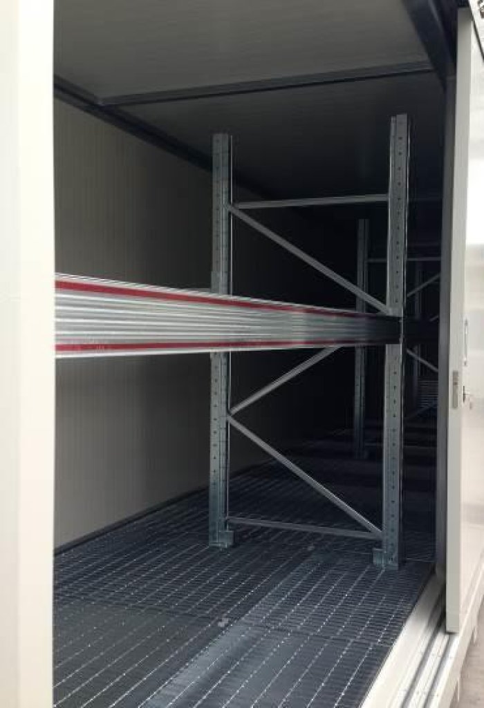 CONTAINER PER STOCCAGGIO DI 4 CISTERNETTE DA 1000Lt Struttura in acciaio al carbonio zincato