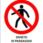 CARTELLO IN ALLUMINIO FORMATO MM 330X350 DIVIETO DI PASSAGGIO (553B)