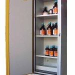 ARMADIO PER LIQUIDI INFIAMMABILI CON 1 ANTA CIECA + 3 RIPIANI + 1 VASCA DI FONDO  ALTA RESISTENZA AL FUOCO (10105)