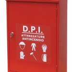 ARMADIO PER D.P.I. METALLICO ROSSO monoblocco con tettuccio inclinato