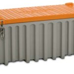 CONTENITORI INDUSTRIALI IN PE CON COPERCHIO A TANUTA STAGNA Formati da 250Lt