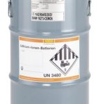 FUSTO ADR DA 60 Lt PER BATTERIE AL LITIO con coperchio dotato di anello di serraggio Contenitore in acciaio laccato con vermiculite e sacco inlay
