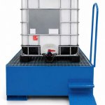 VASCA IN ACCIAIO VERNICIATO PER 1 IBC CON GRADINI E CORRIMANO vasca di contenimento per 1 cisternetta da 1000 litri