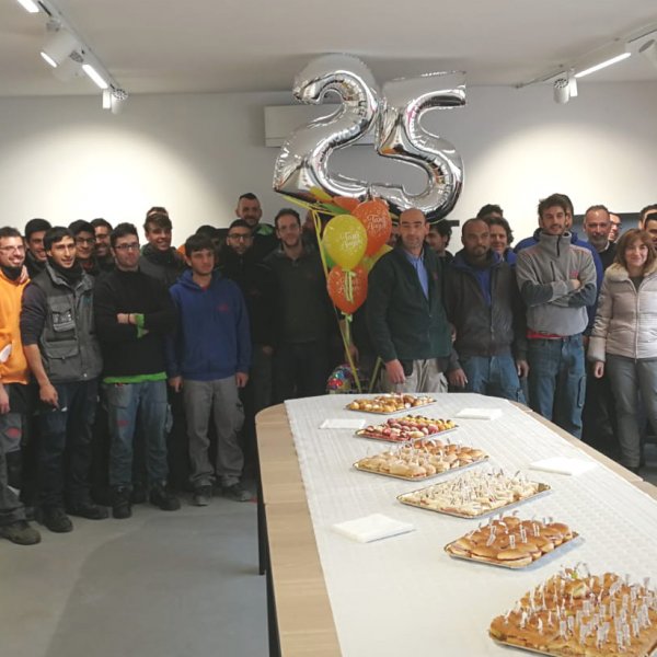 Complimenti ad Antonello per i suoi 25 anni di lavoro in azienda!